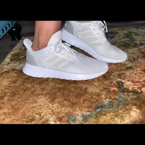 ASWEERUN Adidas shoes - Picture 3 of 7